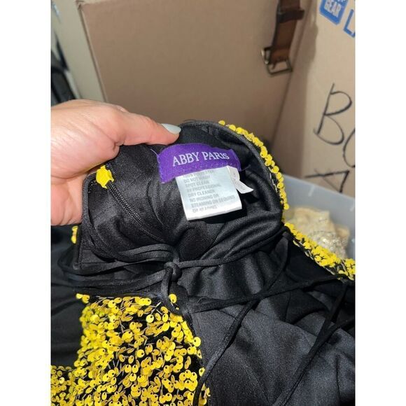 NWT Abby Paris x Lucci Lu 90163 Black‎ & Yellow Sequins High Slit Gown Size 8 - Picture 11 of 11